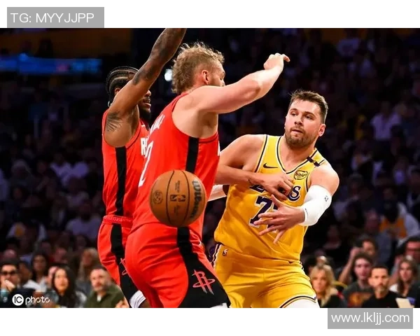 湖人对火箭首节直播精彩瞬间回顾与分析